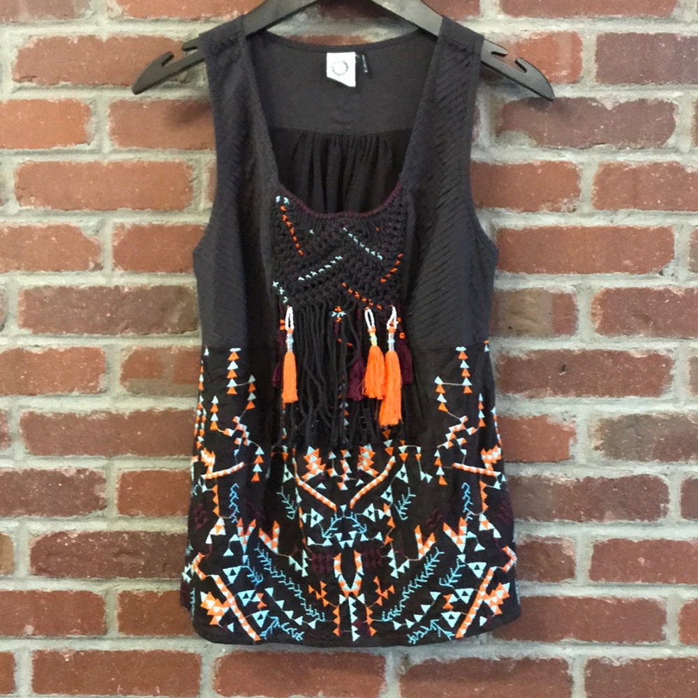 Akemi + Kin “Rigmarole” Top - Picture 2 of 6